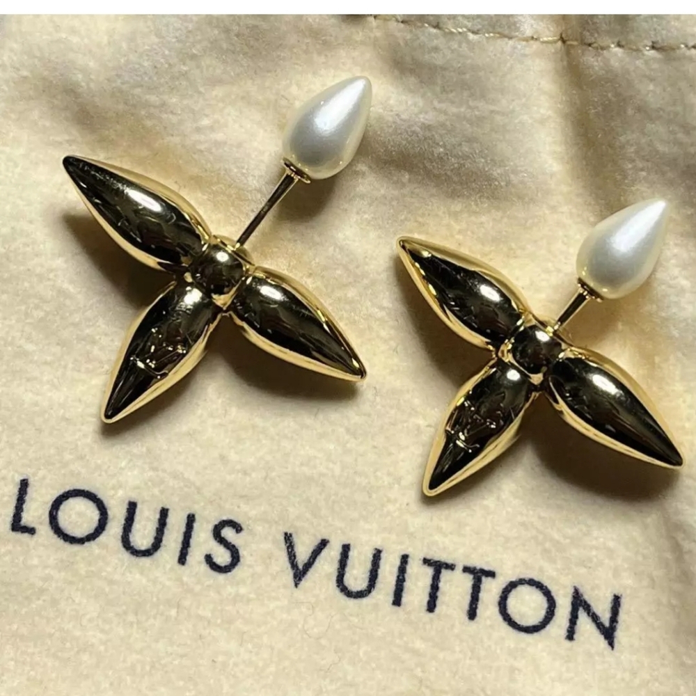 Flower motif LV pearl gold earrings
